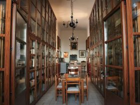 Βιβλιοθήκη της Δημητσάνας: Στο ορεινό χωριό της Αρκαδίας φιλοξενείται η αρχαιότερη βιβλιοθήκη της Ελλάδας
