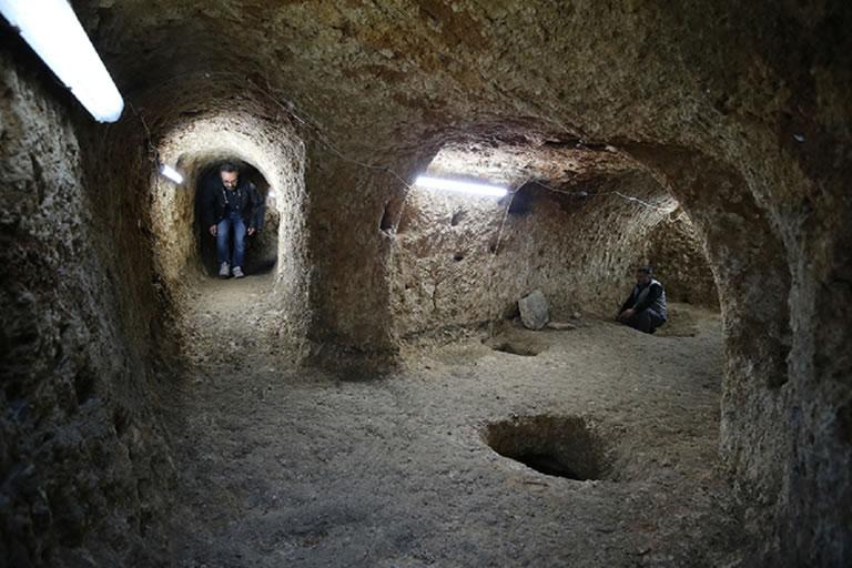 Άφωνοι οι αρχαιολόγοι: Ανακάλυψαν άγνωστη υπόγεια πόλη με δεξαμενές νερού που καλύπτουν τις ανάγκες 20.000 ανθρώπων – Πού οδηγούν οι μυστηριώδεις σήραγγες