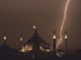 Κάποτε θα ξυπνήσουμε, όπως εκείνοι, όταν είδαν τον Μεχμέτ έξω από τα τείχη...