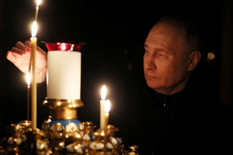 Στην Εκκλησία ο Πούτιν αμέσως μετά την ορκωμοσία του! Τα πρώτα ΒΙΝΤΕΟ