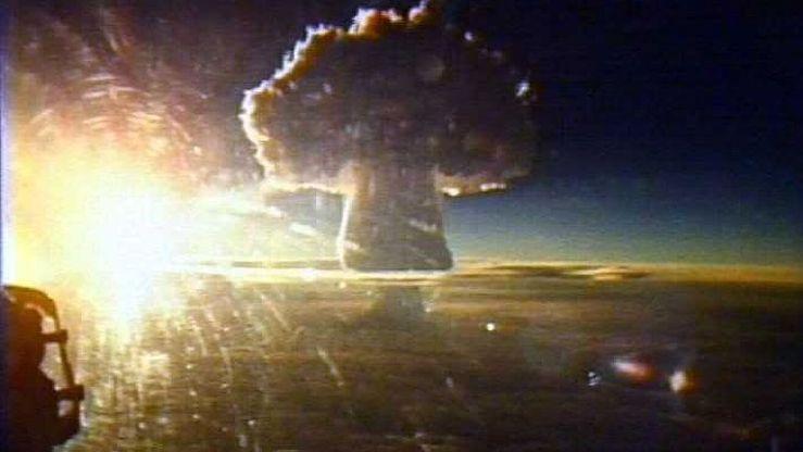H βόμβα υδρογόνου της Ρωσίας δημιούργησε μανιτάρι 7 φορές πιο ψηλό από το Everest. Μια τέτοια βόμβα μπορεί να στείλει την Βρετανία σε μια παντοτινή παρέα με την Ατλαντίδα