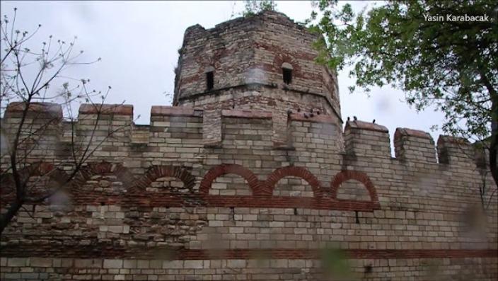 Συγκλονιστικό βίντεο. Μια βόλτα στα τείχη της Πόλης που το 1453 γράφτηκε το μέλλον του Ελληνισμού