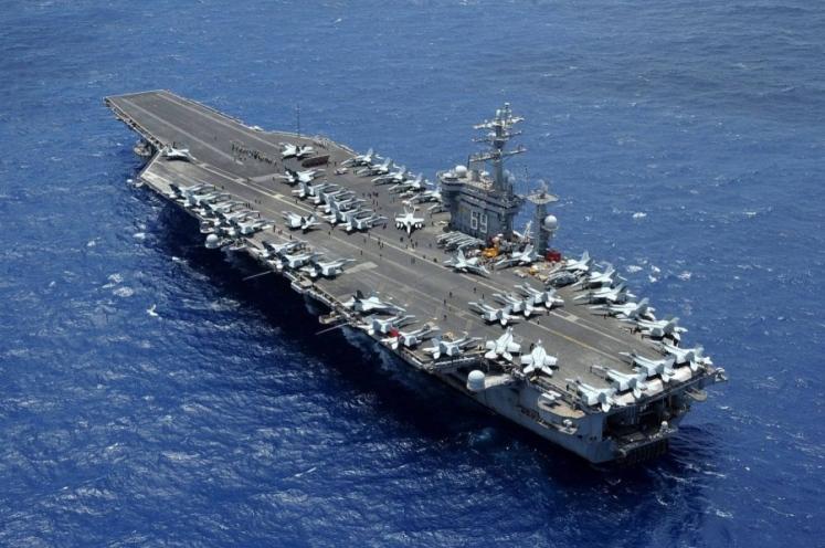 Θρίλερ με το αεροπλανοφόρο Eisenhower στην Ερυθρά Θάλασσα – Μπορούν τελικά οι Houthi να βυθίσουν το υπερόπλο των ΗΠΑ;