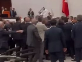 Σκηνές χάους στην Εθνοσυνέλευση της Τουρκίας θυμίζουν ανατριχιαστικά τα προφητικά λόγια του Κυριάκου Τσίτσικα...