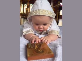 Μια από τις θεολογικές βεβαιότητες της ιστορίας είναι ότι τα μωρά μπορούν να δουν τον Θεό