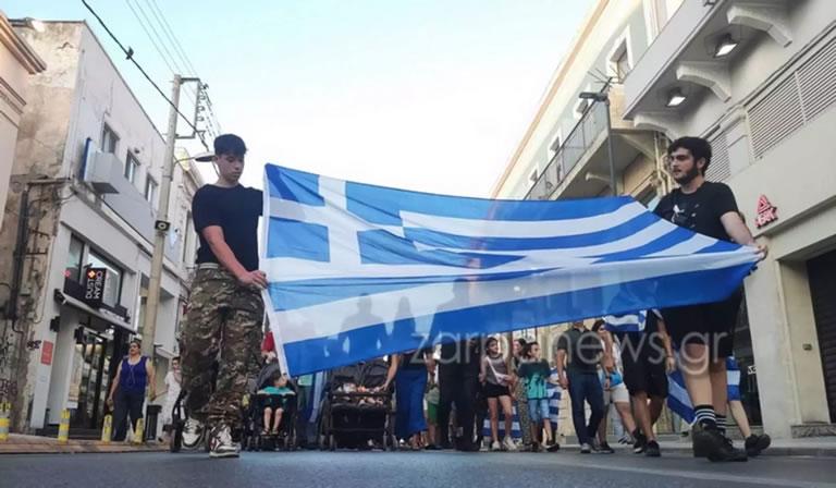 Χανιά Family Pride – Οι αληθινοί Έλληνες διαδήλωσαν στο κέντρο της πόλης. «Κάτω τα χέρια απ’ τα παιδιά μας»