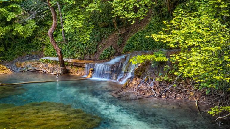 Οι κρυμμένοι καταρράκτες στα βουνά και τα δάση της Κεντρικής Μακεδονίας - Η Γαλάζια Λίμνη στο Κιλκίς