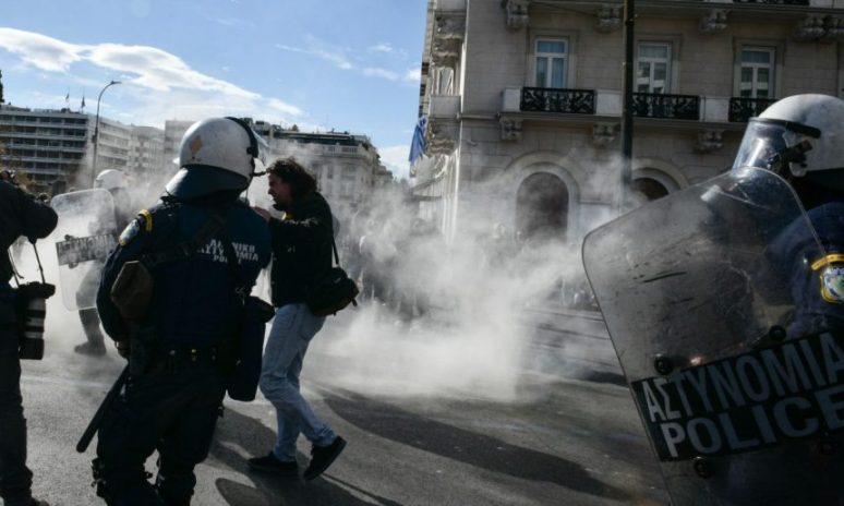 Μέρες στυγνού - τυραννικού καθεστώτος σήμερα στο Σύνταγμα. Χημικά και συλλήψεις στους συμμετέχοντες στην Συντακτική Εθνοσυνέλευση – Άμεση Δημοκρατία