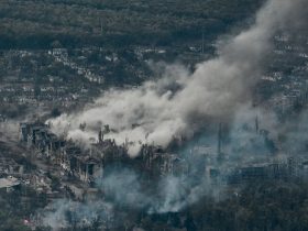 Η συγκλονιστική στιγμή που Ρώσοι στρατιώτες κάνουν τον σταυρό τους λίγο πριν πραγματοποιήσουν έφοδο σε ουκρανικές θέσεις στο Τορέτσκ!