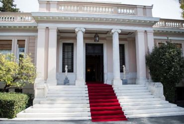 Η μυστική συνάντηση που αποκαλύπτει σοβαρό ρήγμα στο Μαξίμου