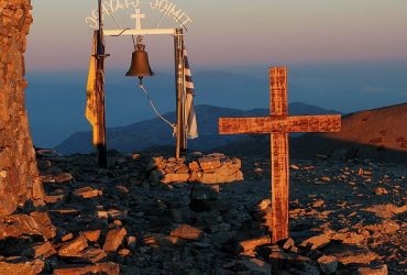 Αγιορείτες Κελλιώτες Πατέρες: ΠΟΛΕΜΑΣ ΤΟΝ ΤΙΜΙΟ ΣΤΑΥΡΟ ΤΟΥ ΧΡΙΣΤΟΥ, ΣΗΜΑΙΑ ΚΑΙ ΤΡΟΠΑΙΟ;