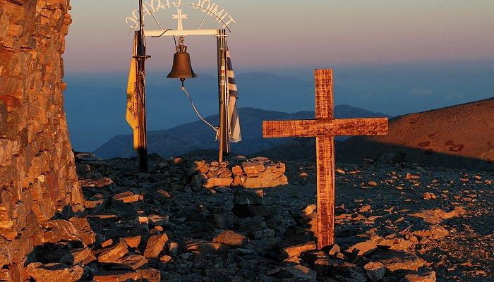 Αγιορείτες Κελλιώτες Πατέρες: ΠΟΛΕΜΑΣ ΤΟΝ ΤΙΜΙΟ ΣΤΑΥΡΟ ΤΟΥ ΧΡΙΣΤΟΥ, ΣΗΜΑΙΑ ΚΑΙ ΤΡΟΠΑΙΟ;