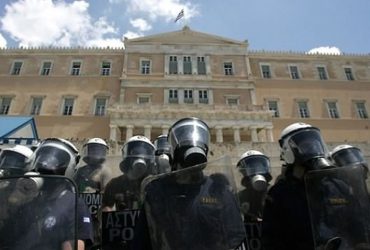 Ηλεκτρονική επίδοση εγγράφων: Με «κρυφή» διάταξη επιβλήθηκε ένα απαράδεκτο τεκμήριο συναίνεσης στην ψηφιακή κοινοποίηση