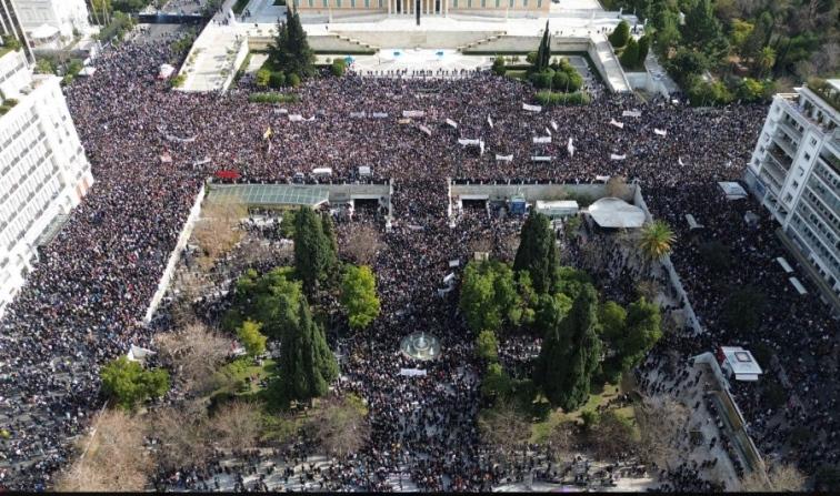 Λαοθάλασσα οργής σε όλη την επικράτεια για τα Τέμπη. 110 πορείες σε Ελλάδα, εξωτερικό κατά του καθεστώτος