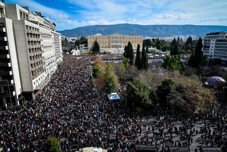 Όλη η Ελλάδα κατά του καθεστώτος. Γενική απεργία προκηρύσσει η ΓΣΕΕ στις 28 Φεβρουαρίου για τα Τέμπη