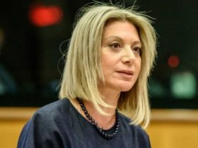 Καρυστιανού κατά Βελόπουλου: Μπλόκαρε τη συζήτηση για τα Τέμπη στο Ευρωκοινοβούλιο
