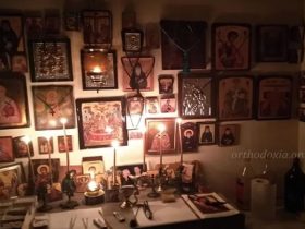 Το Απόδειπνο είναι μία ομπρέλα, η οποία ανοίγει και σκεπάζει όλη την οικογένεια από τα κακά πνεύματα πού υπάρχουν τη νύχτα…
