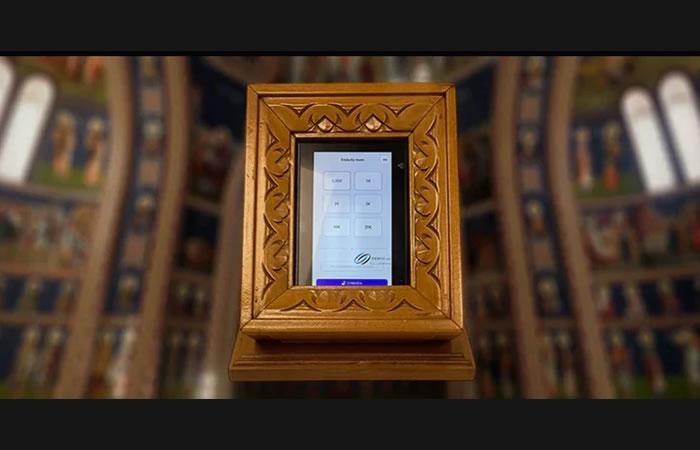 Τοποθετήθηκε το πρώτο POS σε παγκάρι εκκλησίας! – Ετοιμάζουν και την τράπεζα! – Δείτε βίντεο
